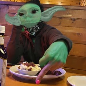 Meet your Posher, Roxanne